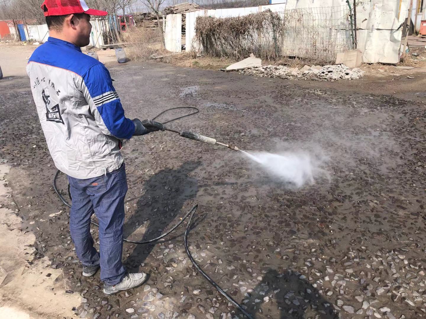 修补砂浆的施工方法一：清除地面杂质
